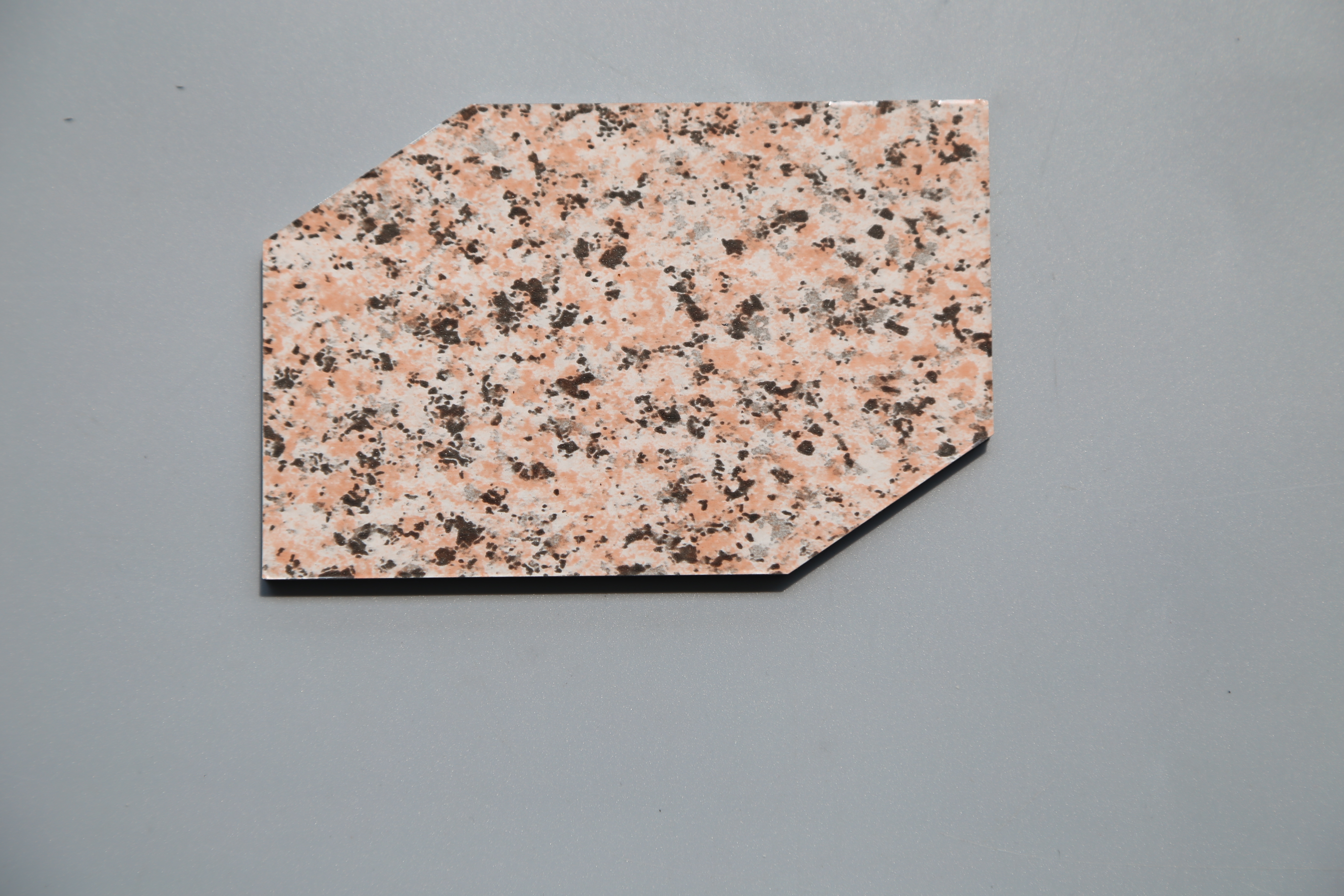 大理石鋁塑板作為電視背景墻的諸多優勢